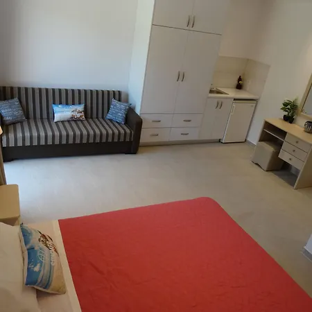 Apartment Makis *