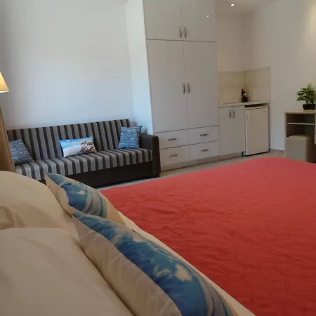 Makis Apartment *